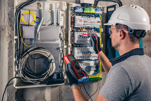 Hiring a Licensed Electrician vs. Doing It Yourself